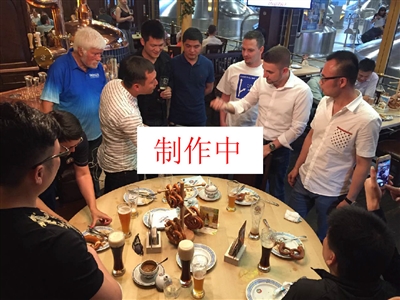 这必须是标志性的加里奥！ faker + Oner 成功覆盖了下路， T1 在没有任何危险的情况下赢得了第一场比赛